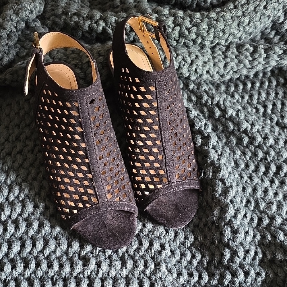 Liz Claiborne Black Cutout Sandals